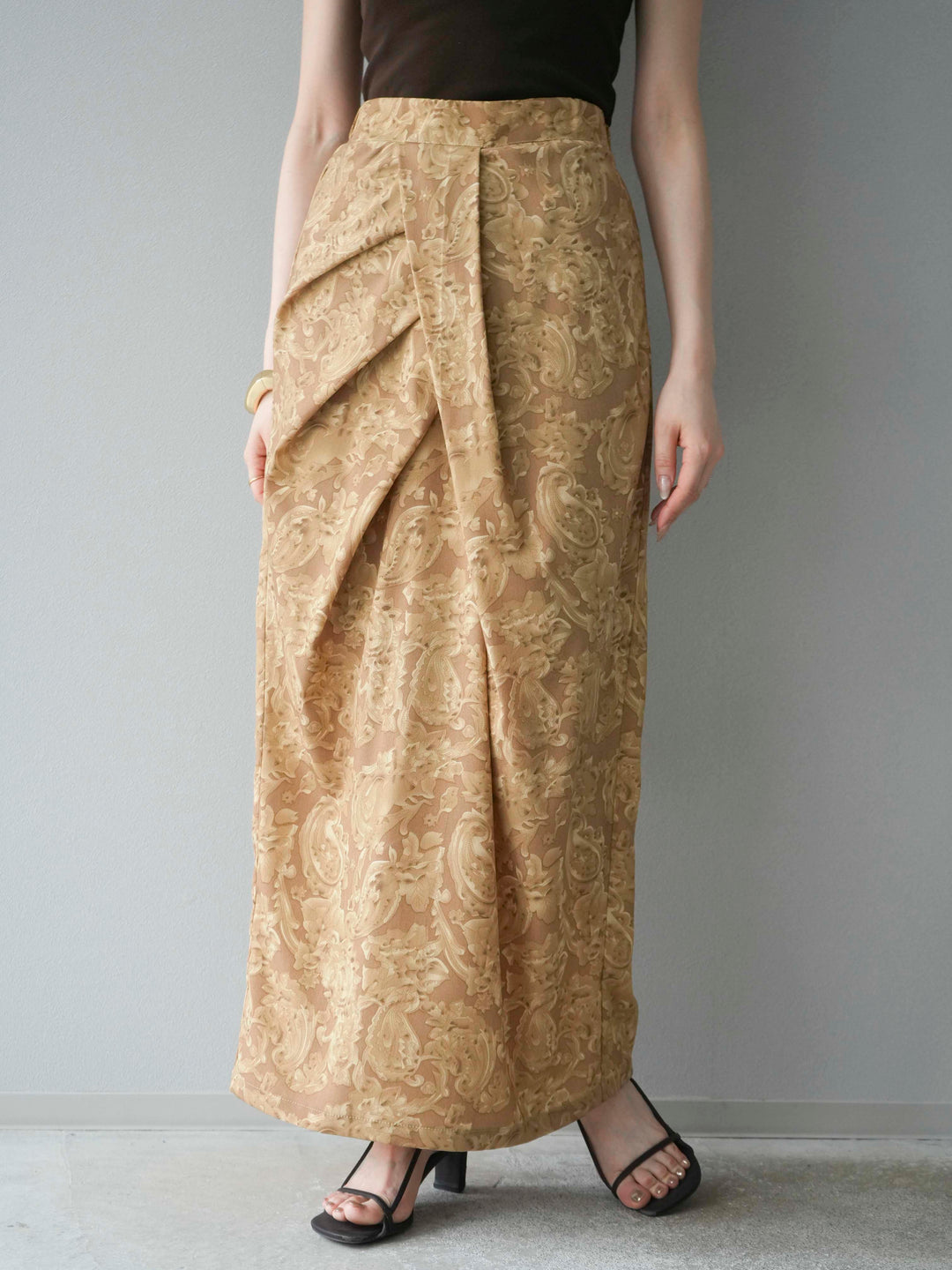 [予約]ペイズリープリントタックIラインスカート/ベージュ