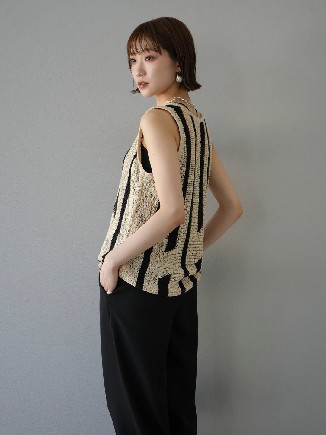 [Pre-order] Openwork striped sleeveless knit/black