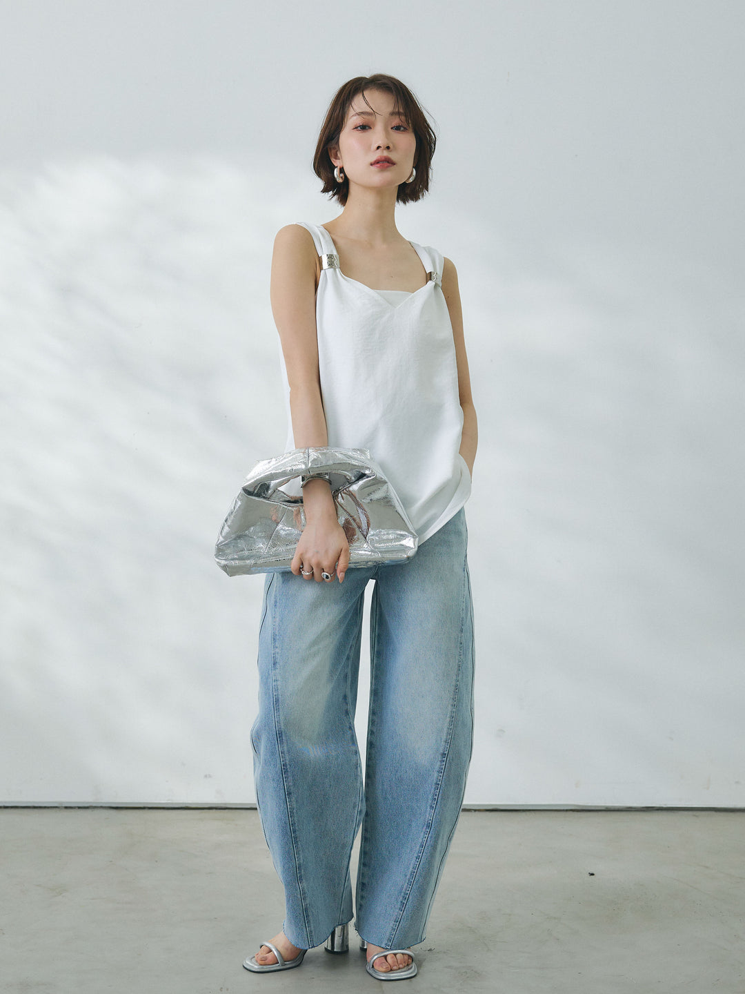 【Allure】[SET]メタルモチーフノースリーブブラウス+ウエストフリンジカットオフカーブデニムパンツ(2set)