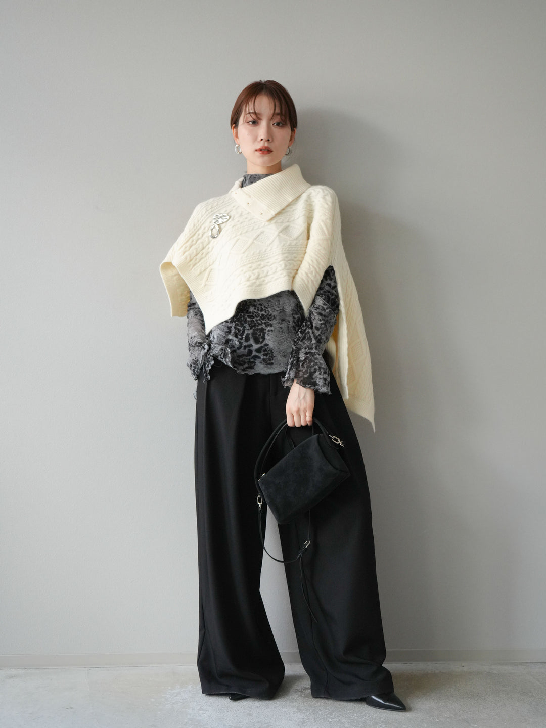 [予約]ケーブル編みニットケープ/ホワイト