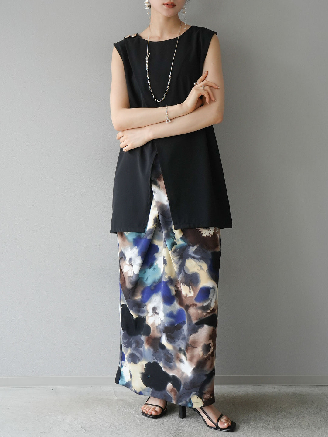 [SET] Layered design vest + watercolor print tuck I-line skirt (2set)