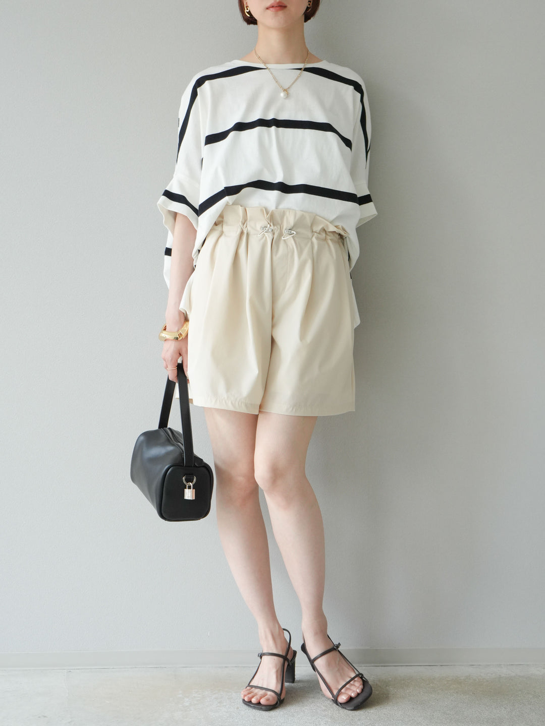 [預購] ICE TOUCH 荷葉邊褶皺短褲/米白色