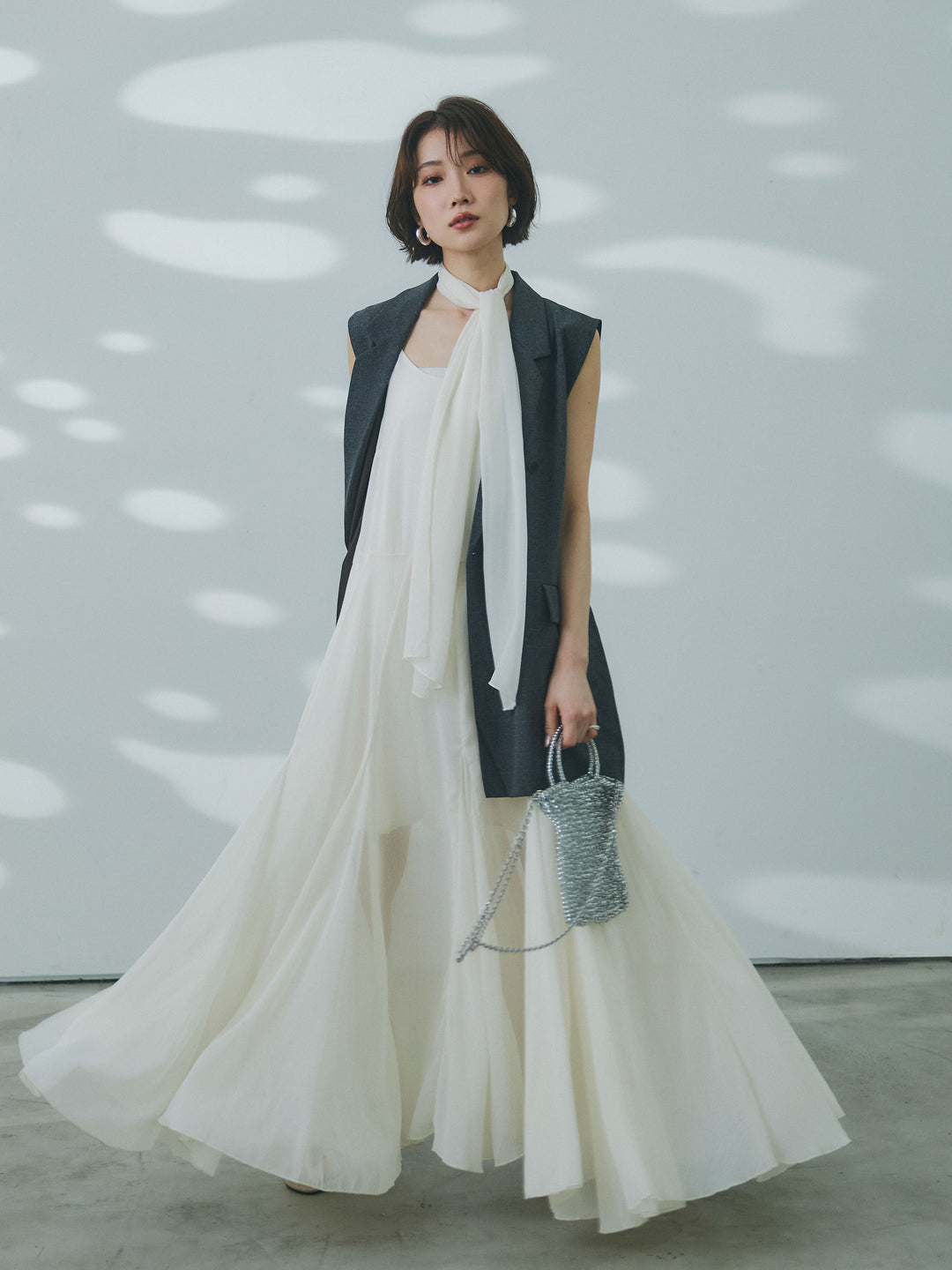 【Allure】[SET]ボウタイシアーキャミワンピース+杢調ミディ丈テーラードジレ(2set)