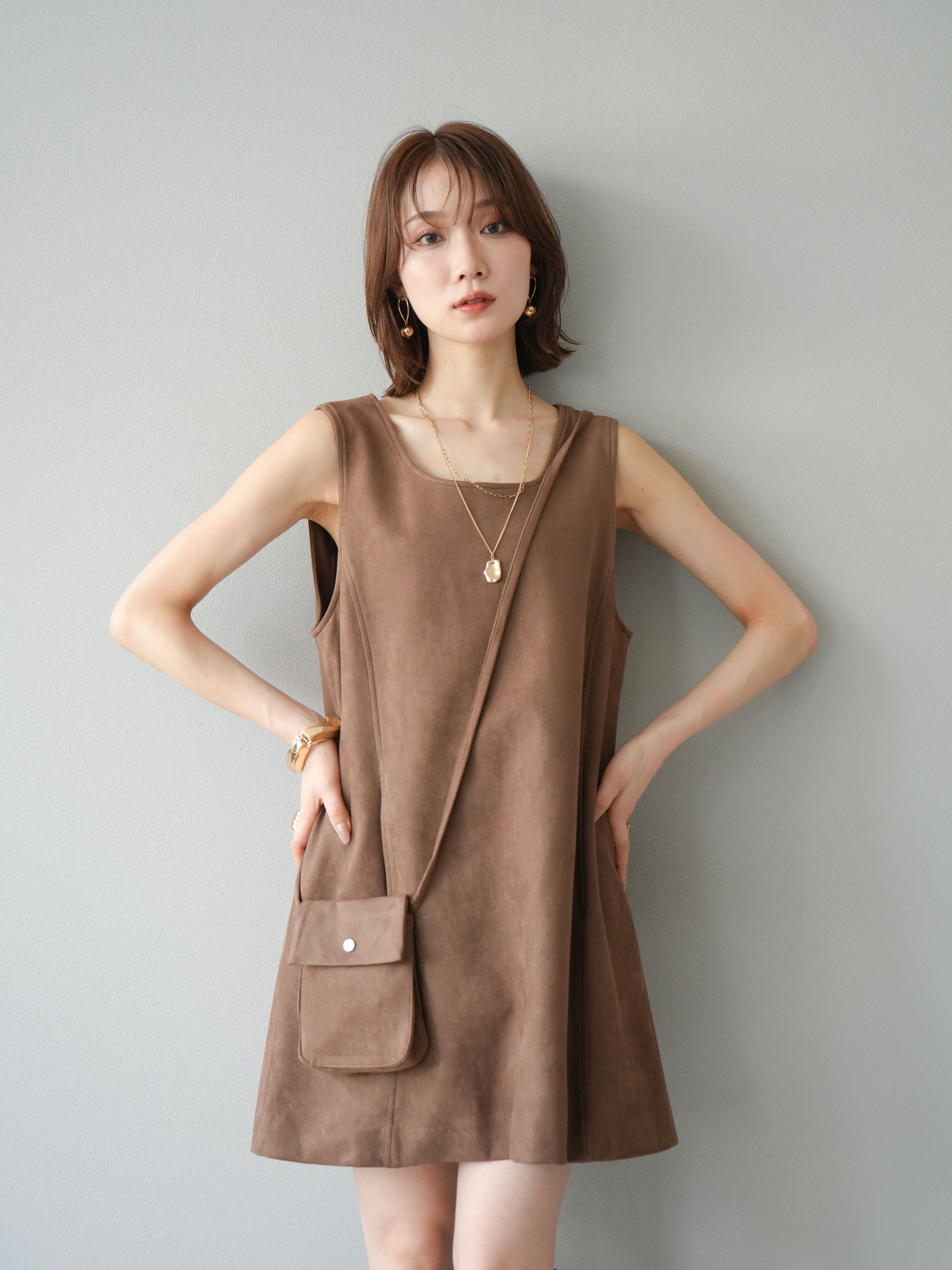 予約]ショルダーポーチ付スウェードミニワンピース/ブラウン – Lumier