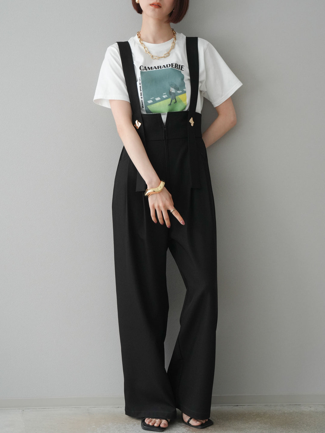 SET]グラフィックTシャツ+ゴールドボタンサスペンダーワイドパンツ 