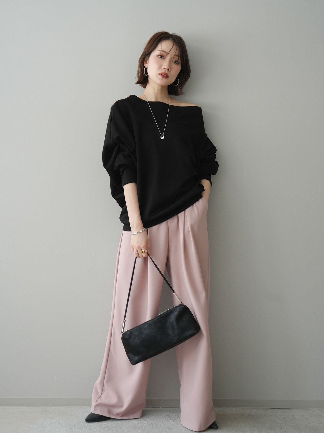 [予約]アシンメトリーオフショルポンチプルオーバー/black