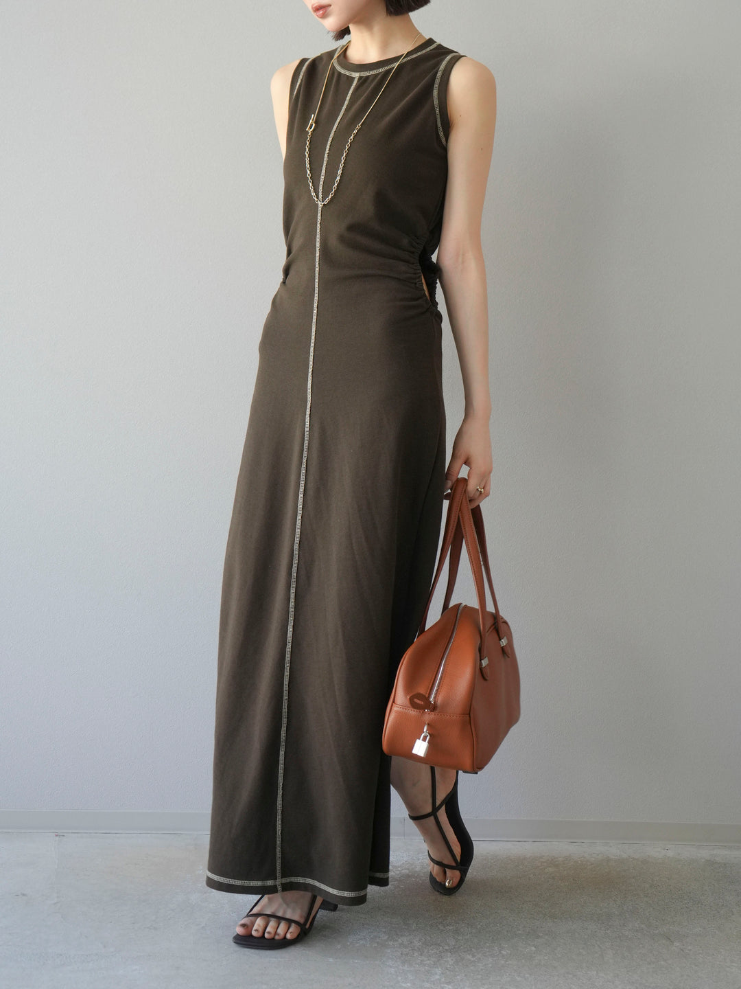 [予約]ウエストオープンステッチカットワンピース/ブラウン