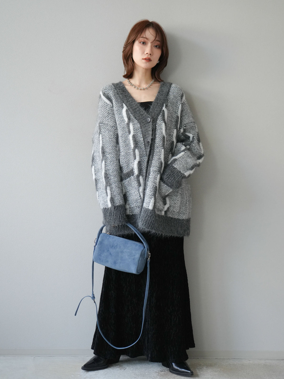 [SET]バイカラー編み込みデザインニットカーディガン+ベロアプリーツナロースカート(2set)