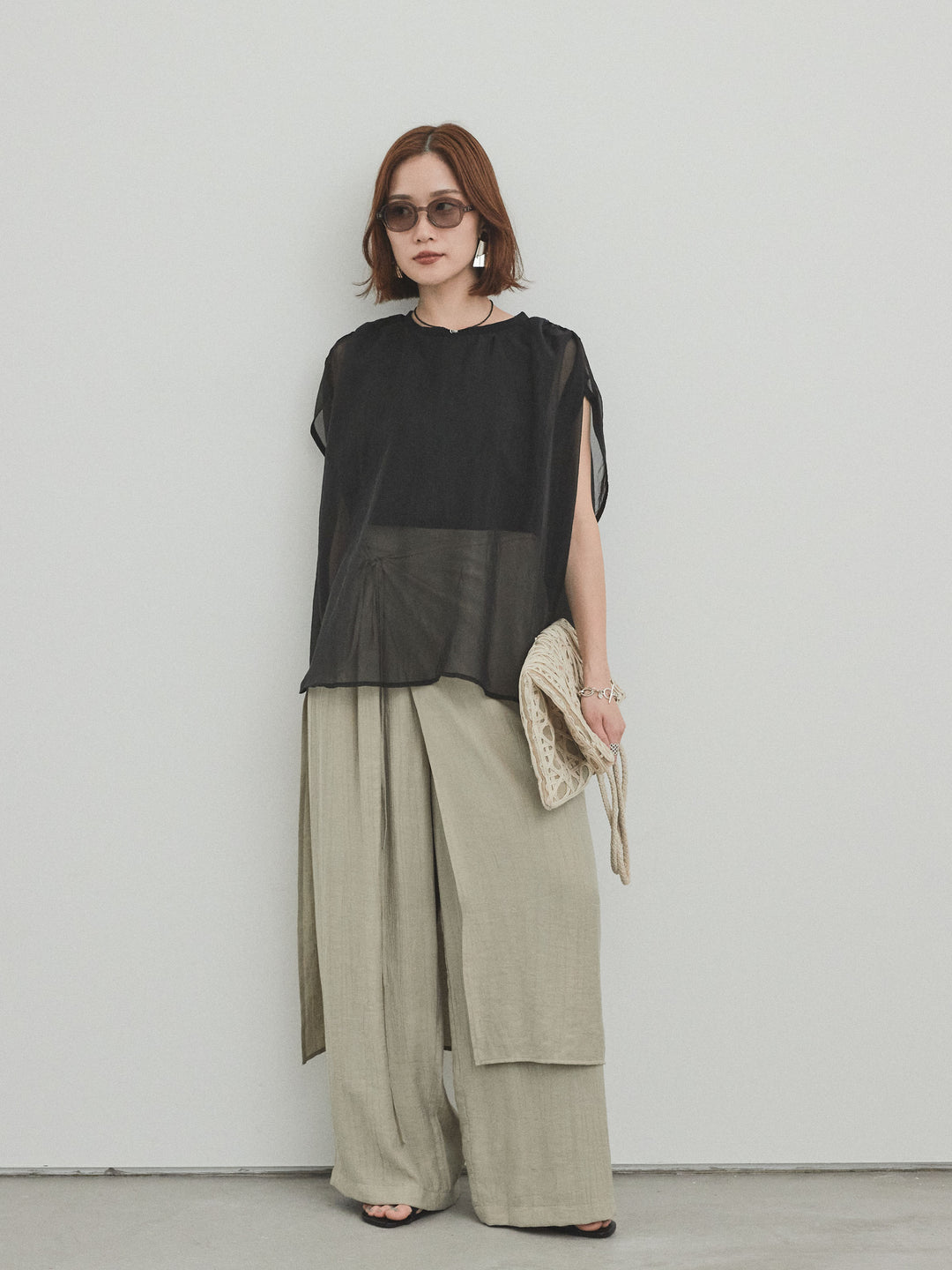 [預訂] 緊湊光滑透視多層上衣/黑色