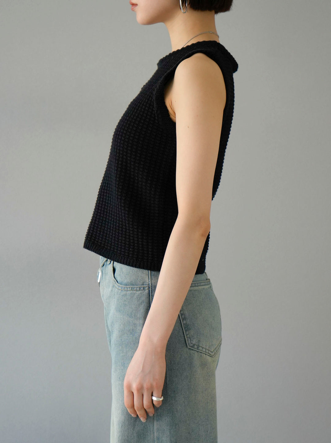 [Pre-order] Pokopoko Sleeveless Knit Top/Black