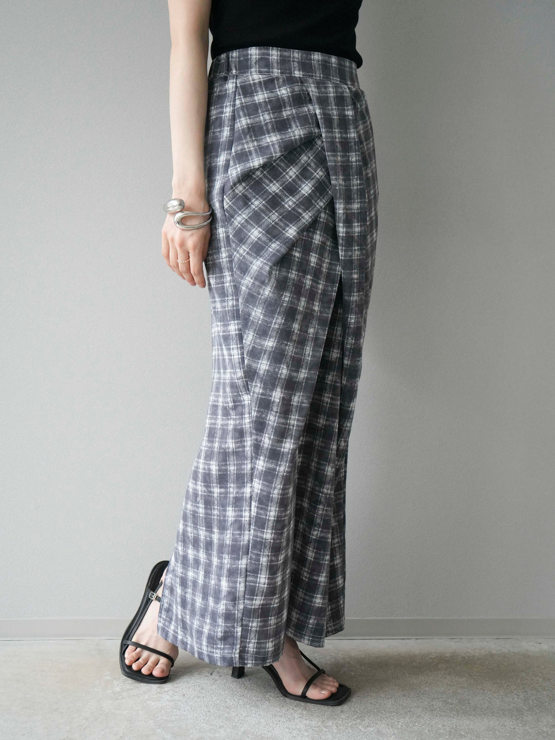 [予約]チェックプリントタックIラインスカート/グレー