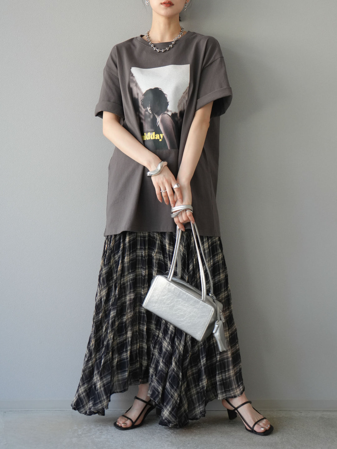 [SET]ネオンロゴフォトプリントBIG Tシャツ+シアーチェックアシンメトリーワッシャースカート(2set)