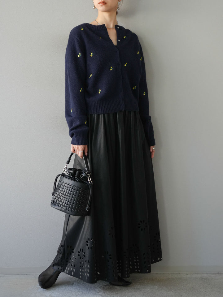 [予約]フラワーパンチングレザースカート/ブラック