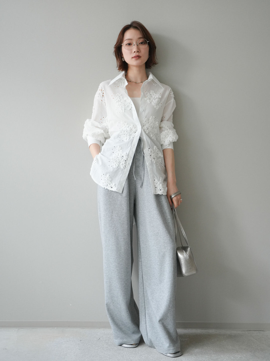 [SET]バックリボンフラワーエンブロイダリーシャツ+選べるアクセセット(2set)