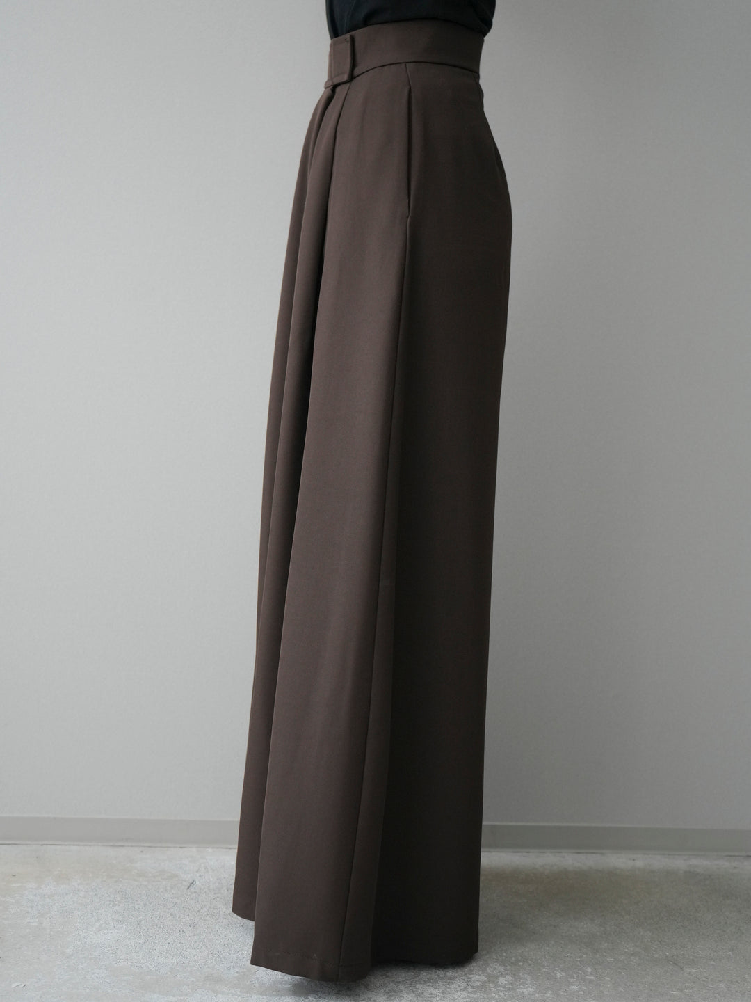 [予約]テープベルトタックバギーパンツ/brown