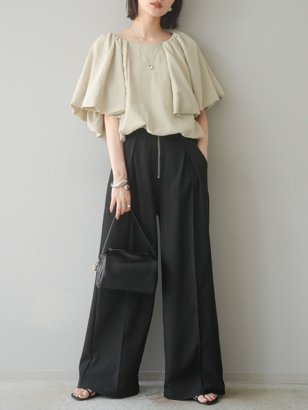 [SET] 燈籠袖褶襉設計上衣 + 拉鍊褶襉寬褲 (2 套)