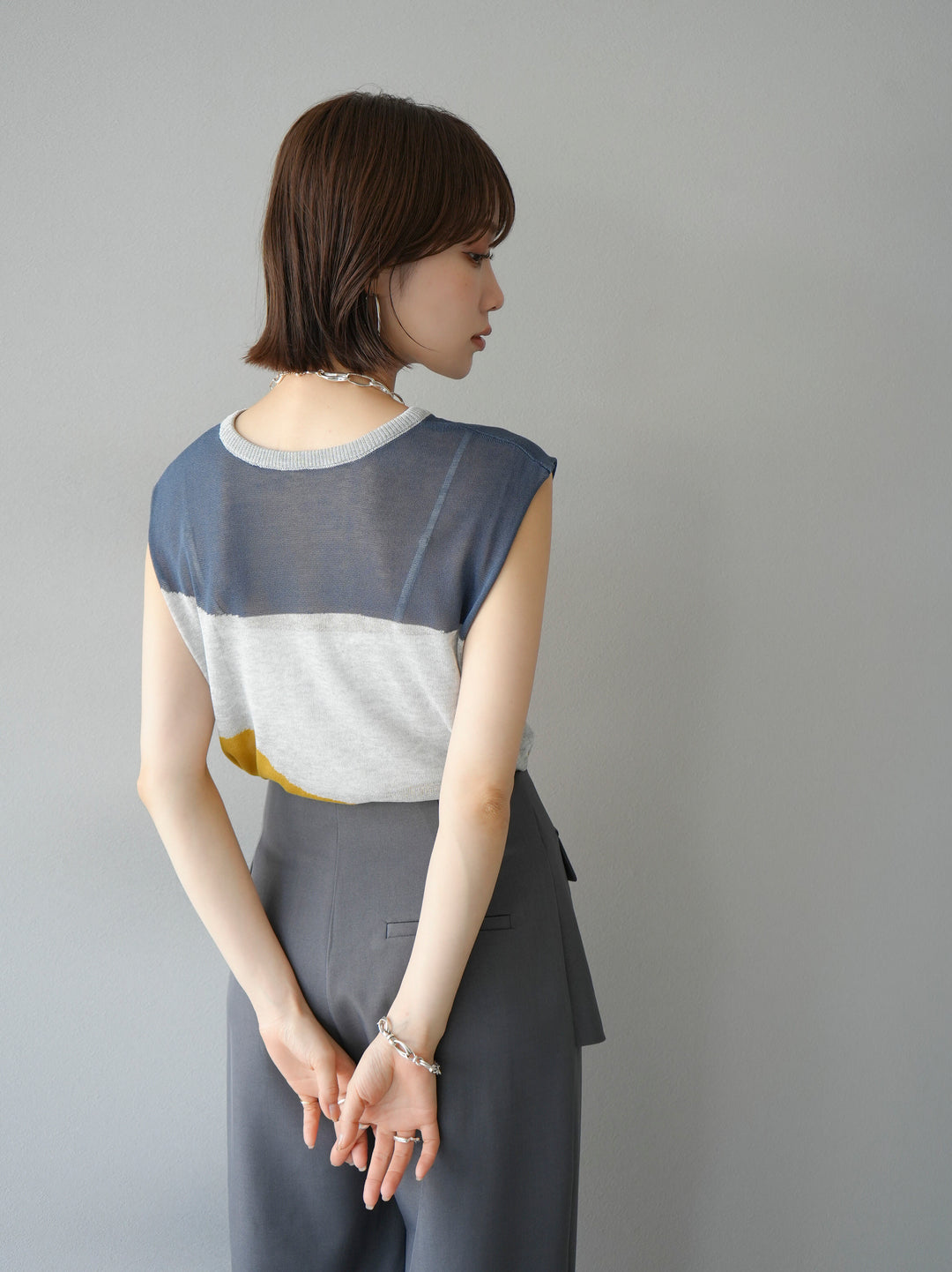 [Pre-order] Bicolor sheer knit sleeveless top/gray