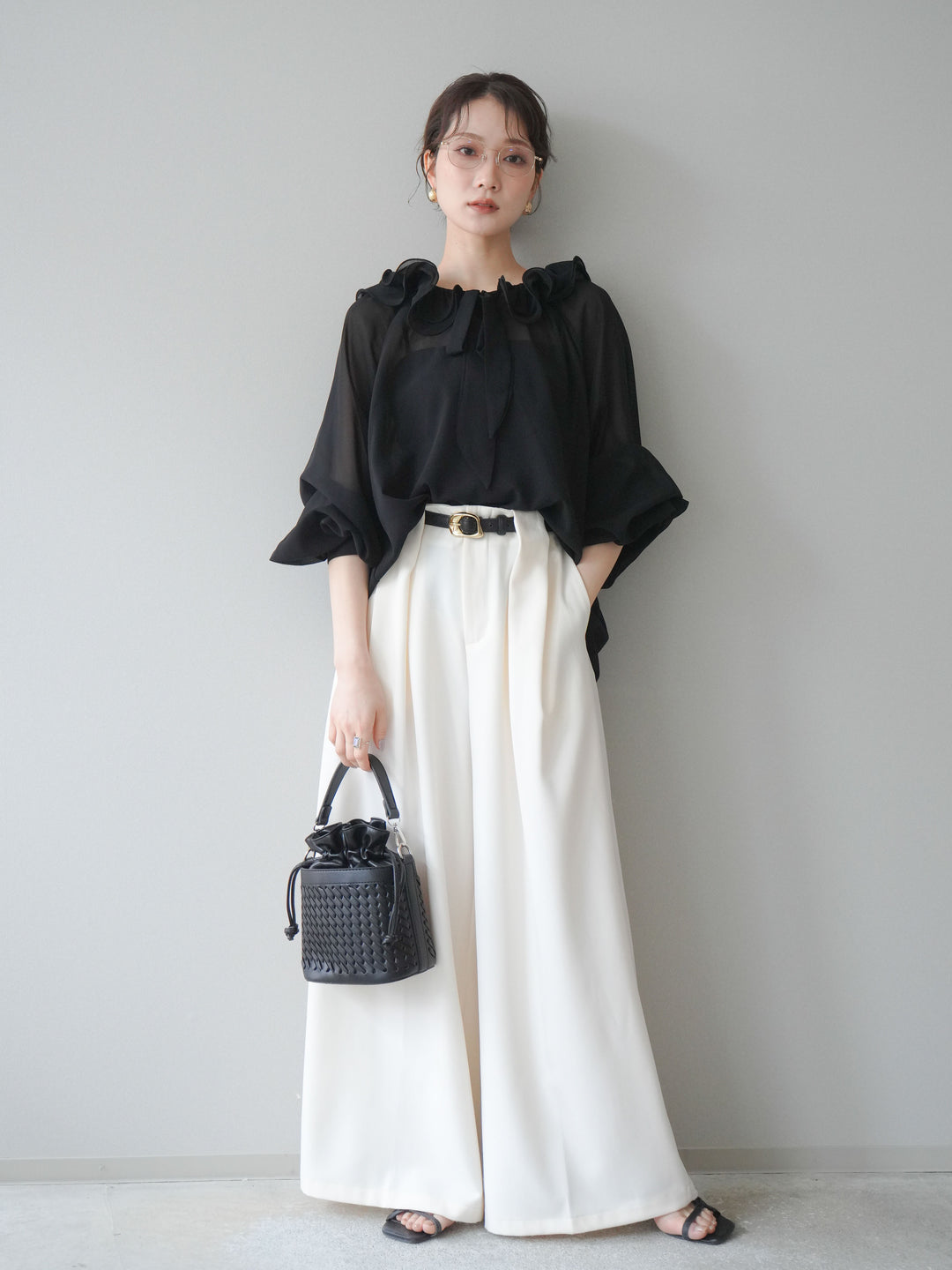 [予約]ラッフルネックシアーブラウス/black