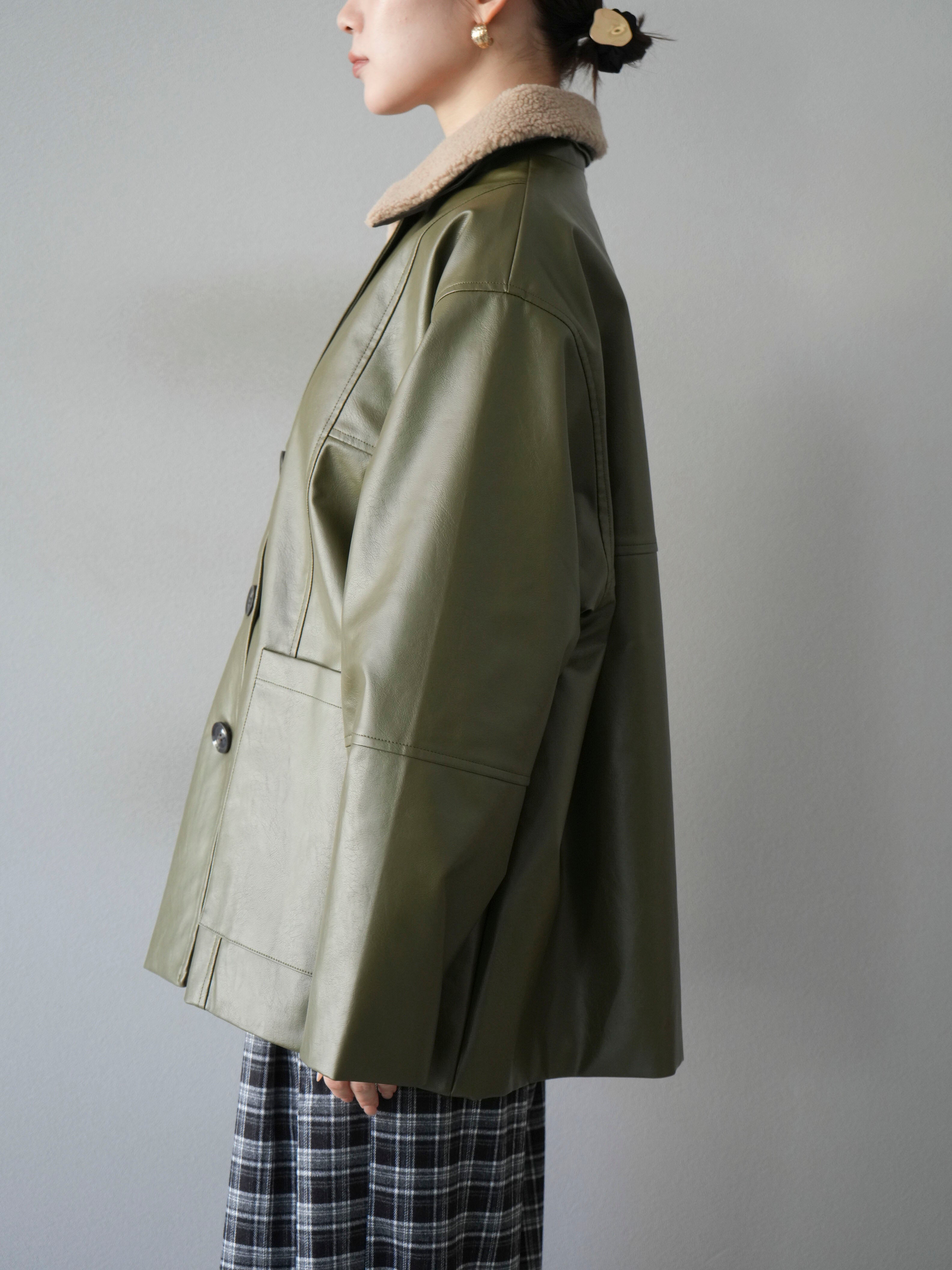 予約]襟ボアレザーブルゾン/カーキ – Lumier