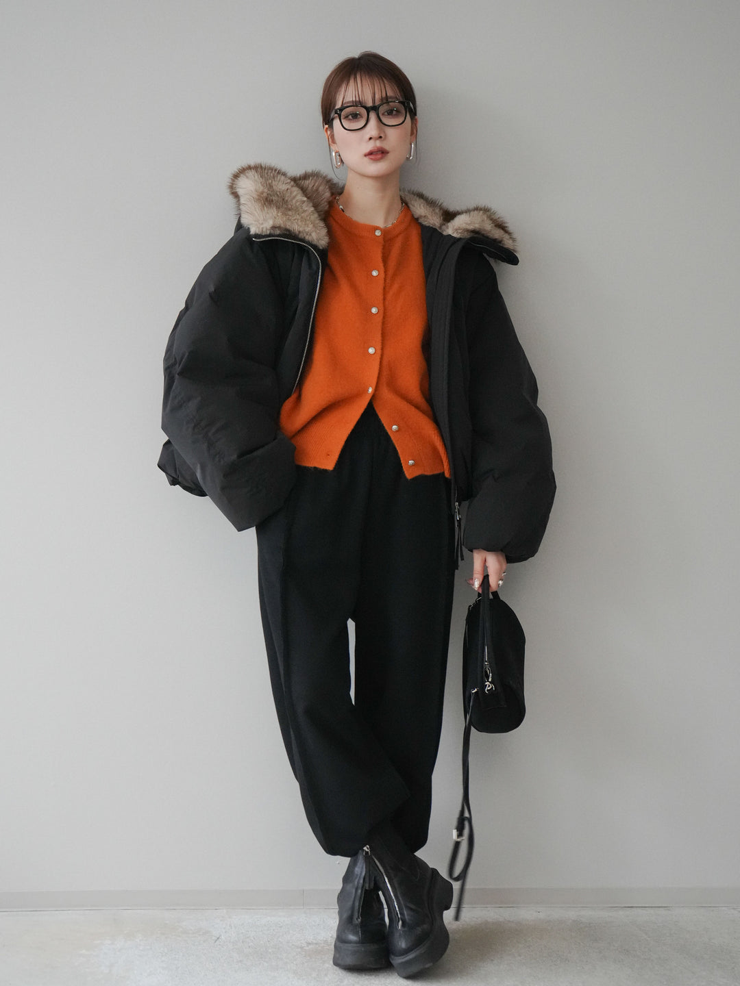 [予約]フードファーショートダウンコート/black