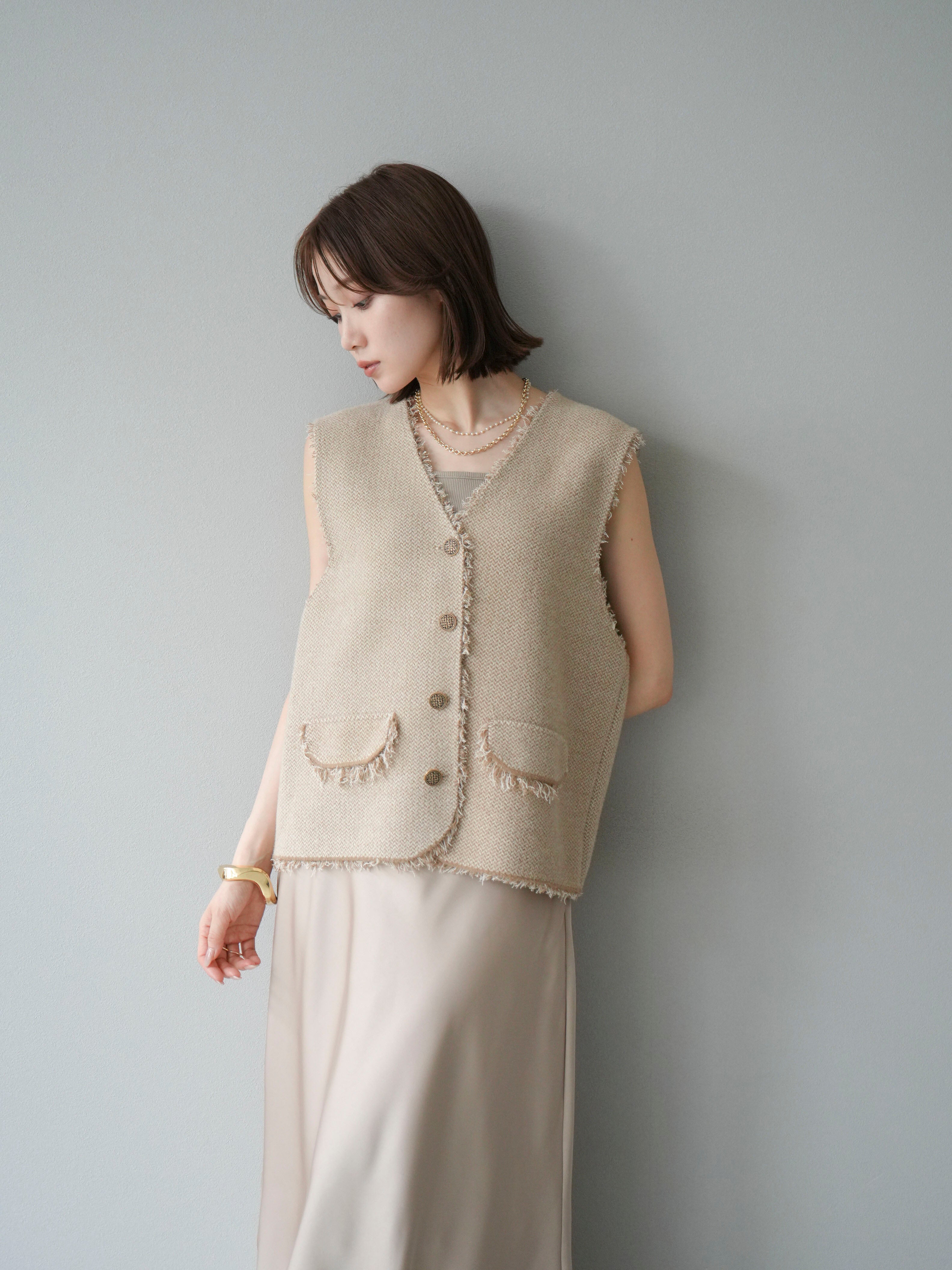 予約]ツイードライクフリンジニットベスト/ベージュ – Lumier