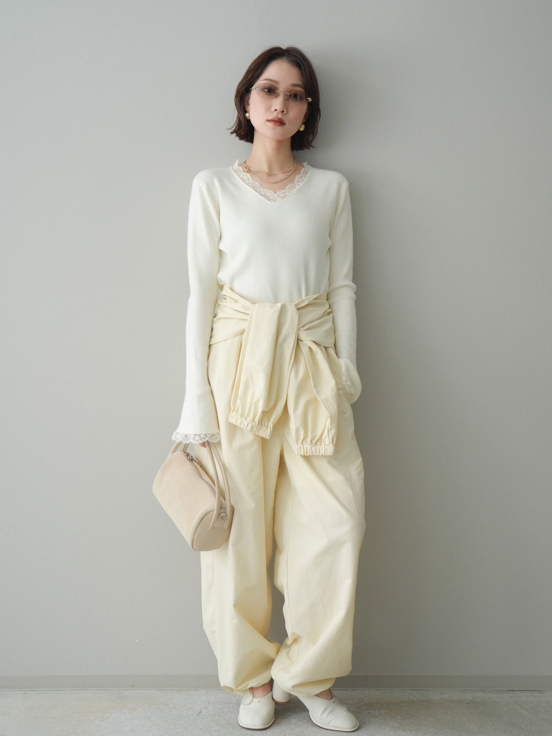 [予約]レースドッキングVネックニットトップス/white