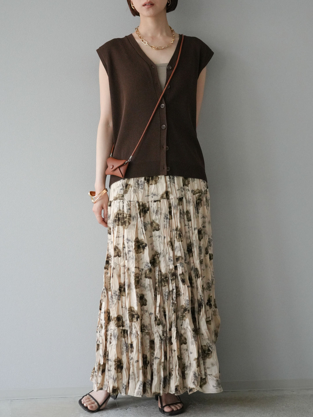 [SET] V領人造絲針織背心+花邊長裙（2件組）