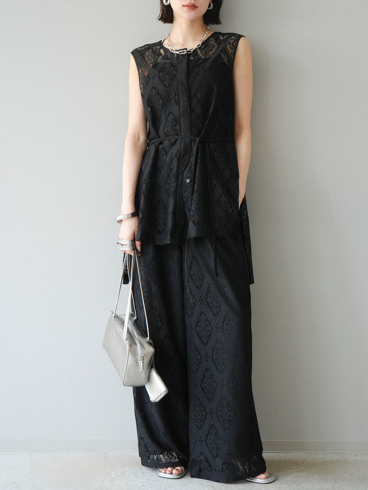 [SET] 緞面滾邊蕾絲無袖上衣 + 蕾絲疊穿休閒褲 (2件套)