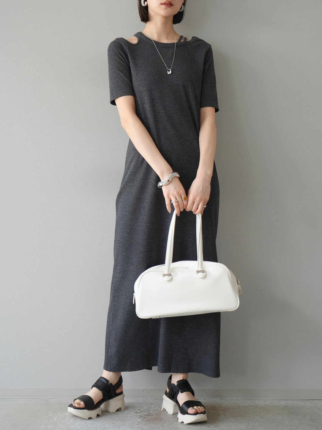 [予約]デザインネックカットリブワンピース/チャコール