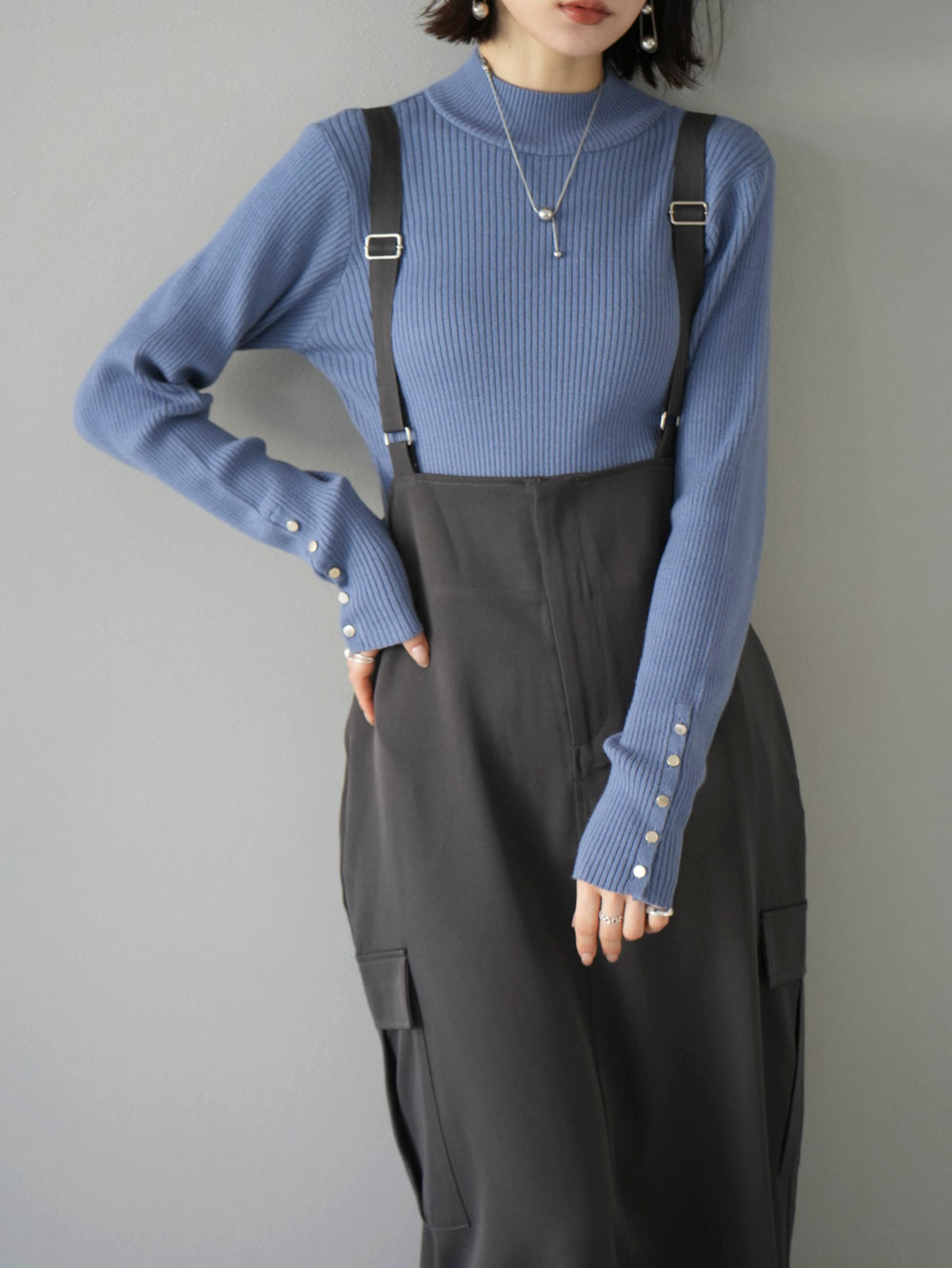 [Pre-order] Sleeve button bottle neck ribbed knit top/light blue