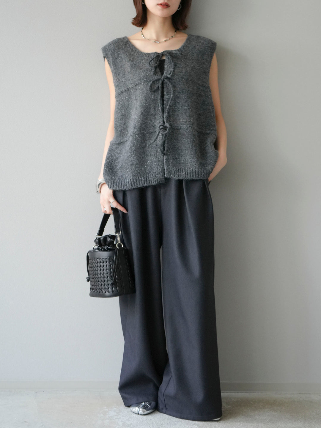 [予約]レザーパイピングタックワイドパンツ/グレー