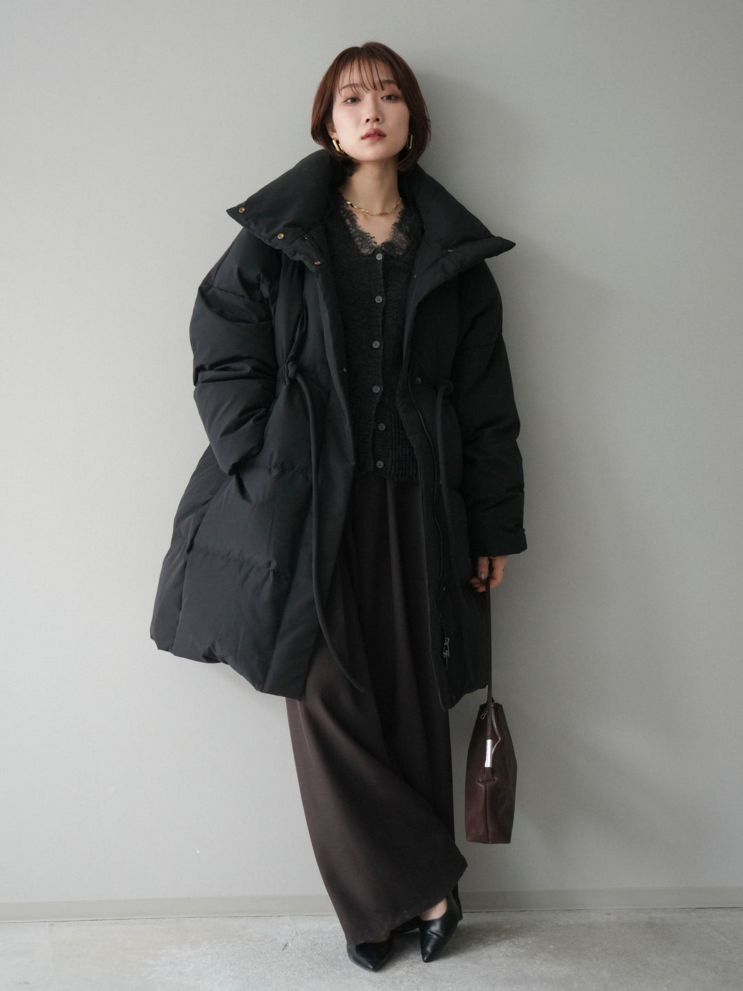 [20%オフ]スタンドカラーウエストベルトミドルダウンコート/black