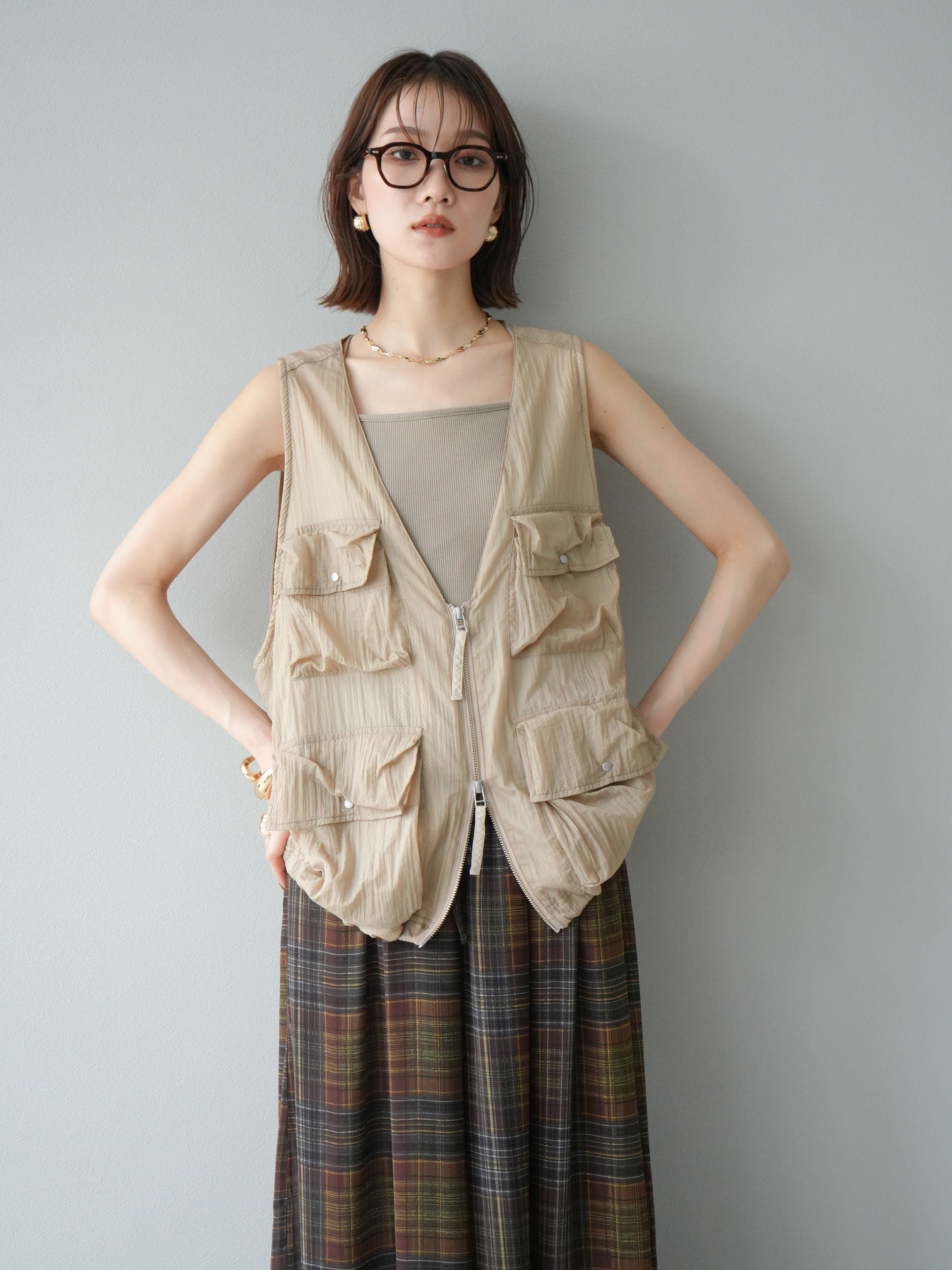 CONSCIOUS EARTHWEAR ベージュ ノースリーブベスト CONSCIOUS EARTHWEAR ベージュ ノースリーブベスト