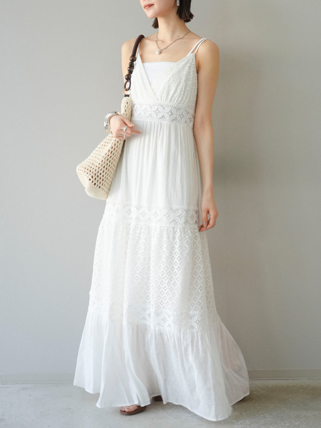 [SET] 蕾絲花邊吊帶裙+網紗羅紋罩杯吊帶背心（2件組）