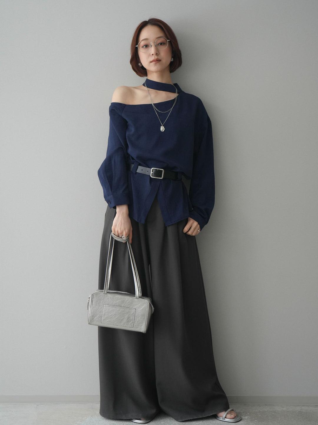 [予約]ベルト付ワンショルダースリットブラウス/blue