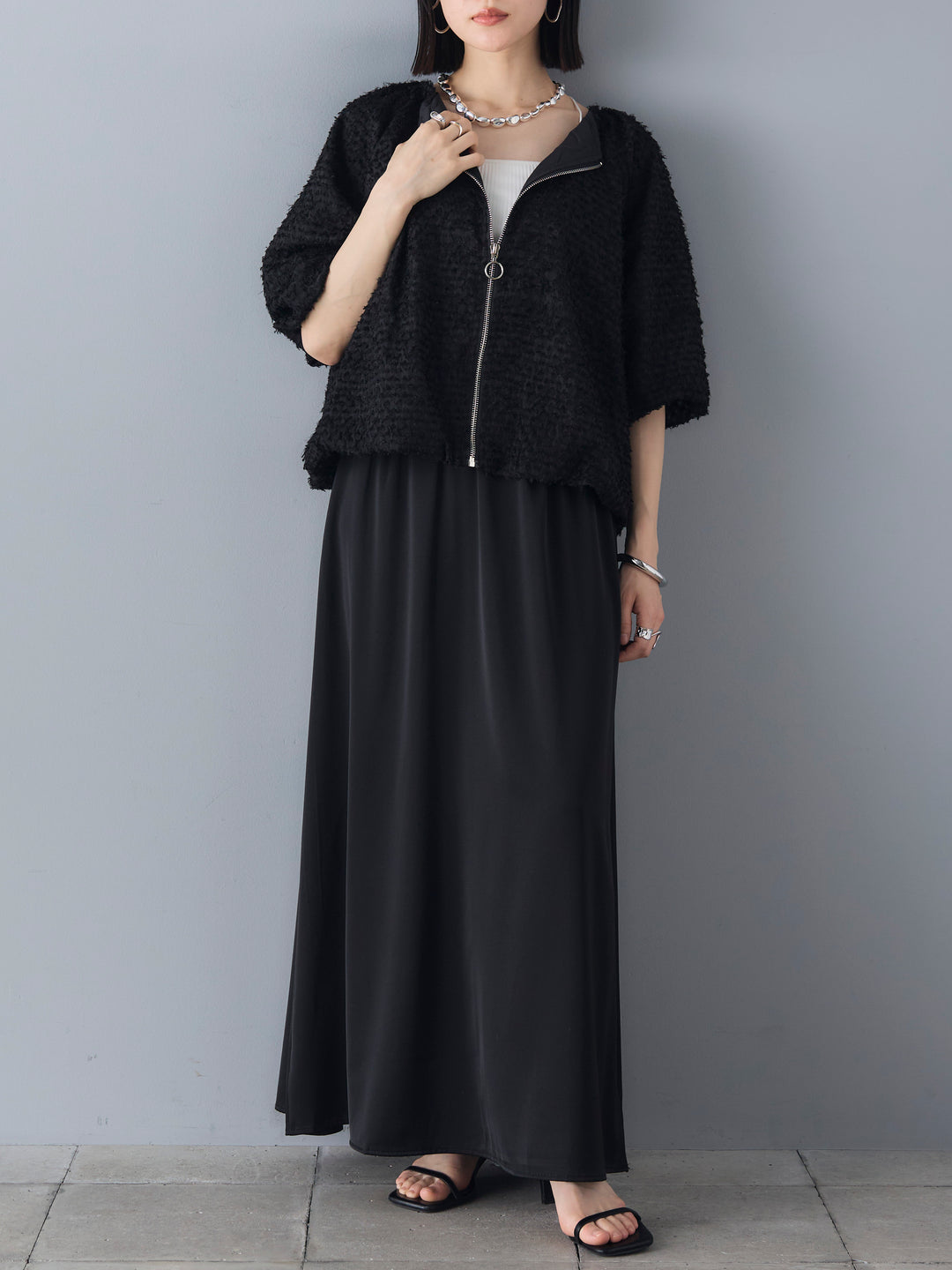 【預訂】緞面喇叭裙/黑色