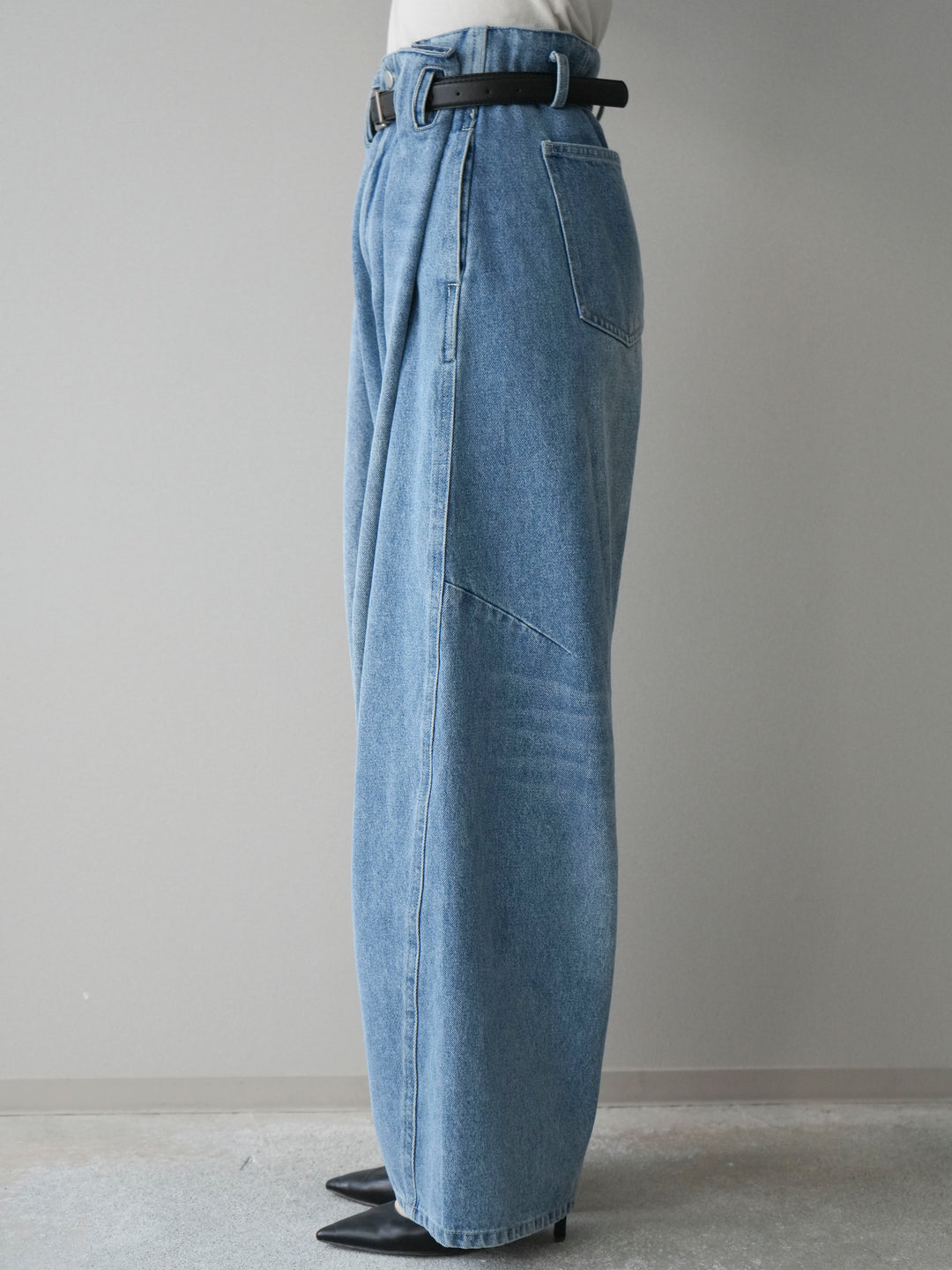 [予約]ハイウエストベルトループデザインデニムパンツ/blue