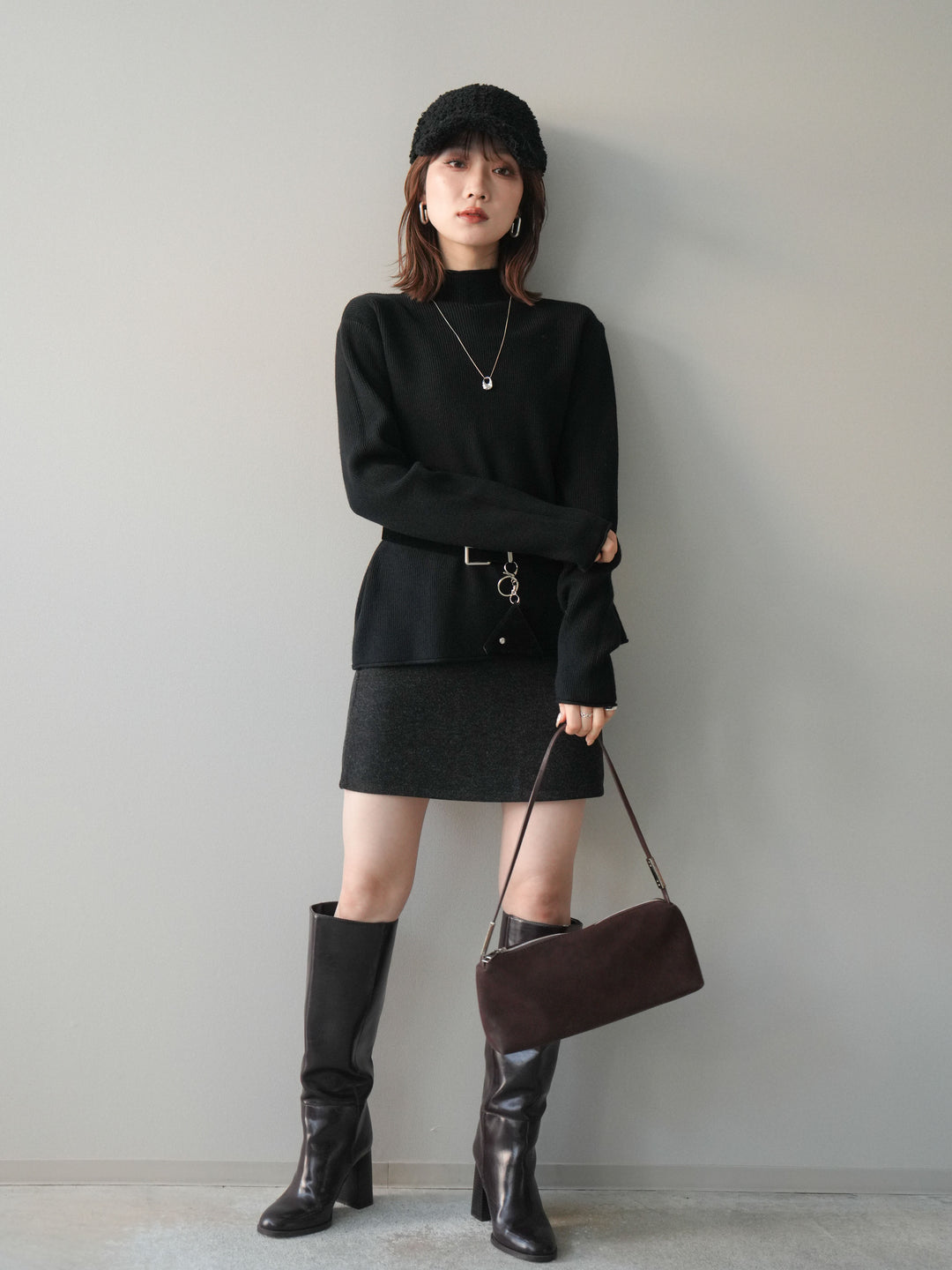 [予約]ボトルネック裾カールリブニットトップス/black