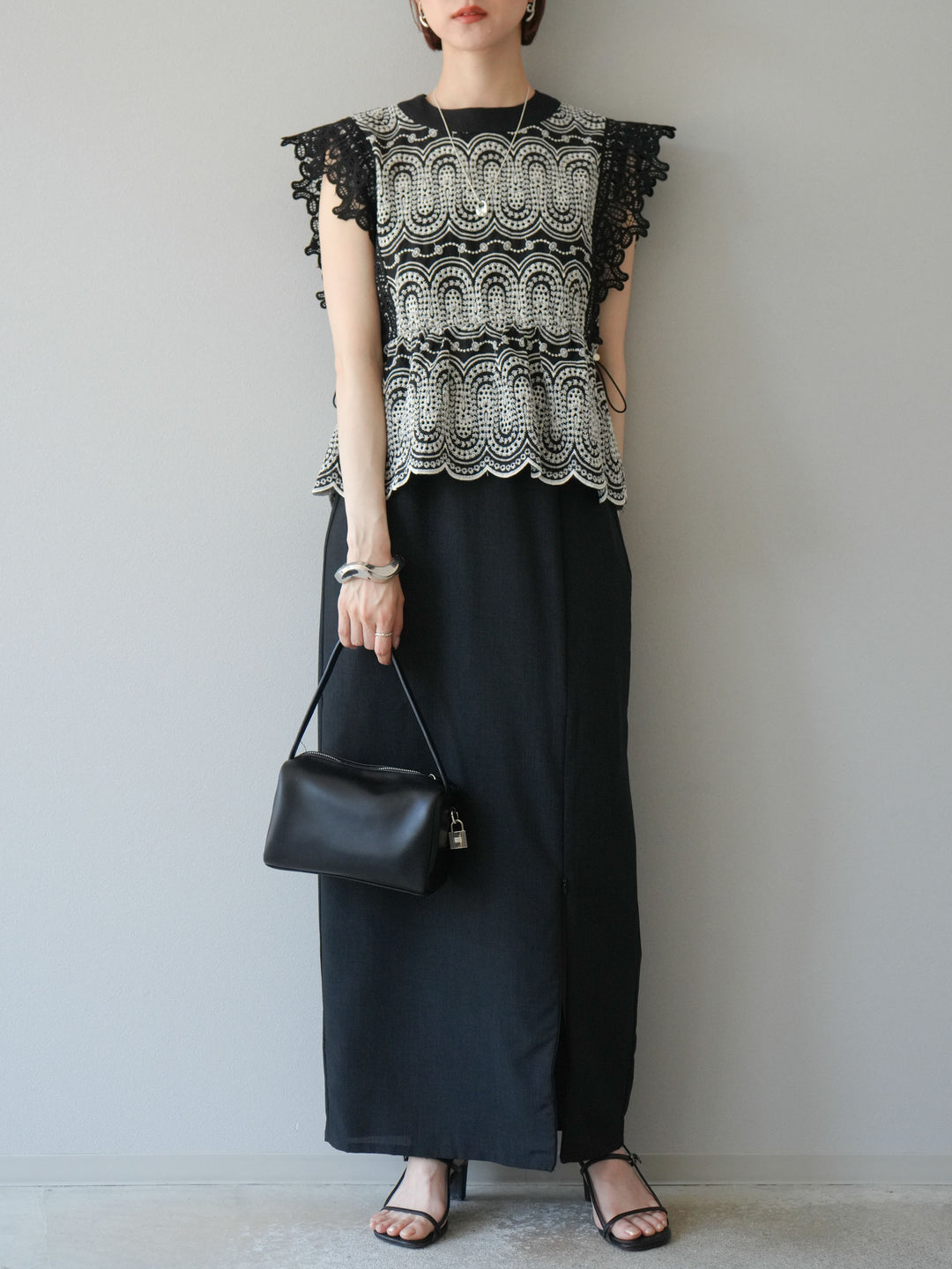 [SET] 扇貝刺繡蕾絲上衣 + 亞麻質感拉鍊開衩緊身裙（2件套）