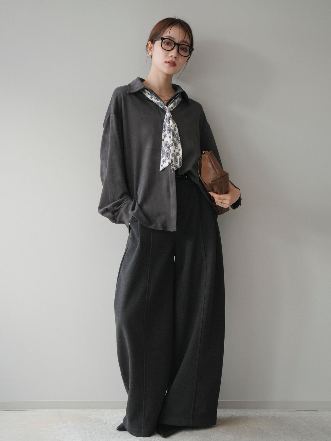 [予約]スカーフ付きスエードシャツ/charcoal