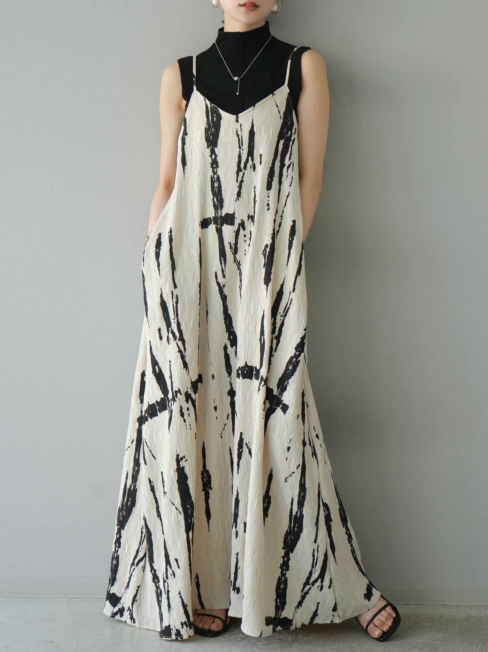 完売商品　ニュアンスフラワーキャミワンピース Mサイズ STYLEMIXER | ニュアンスフラワーキャミワンピース (ワンピース