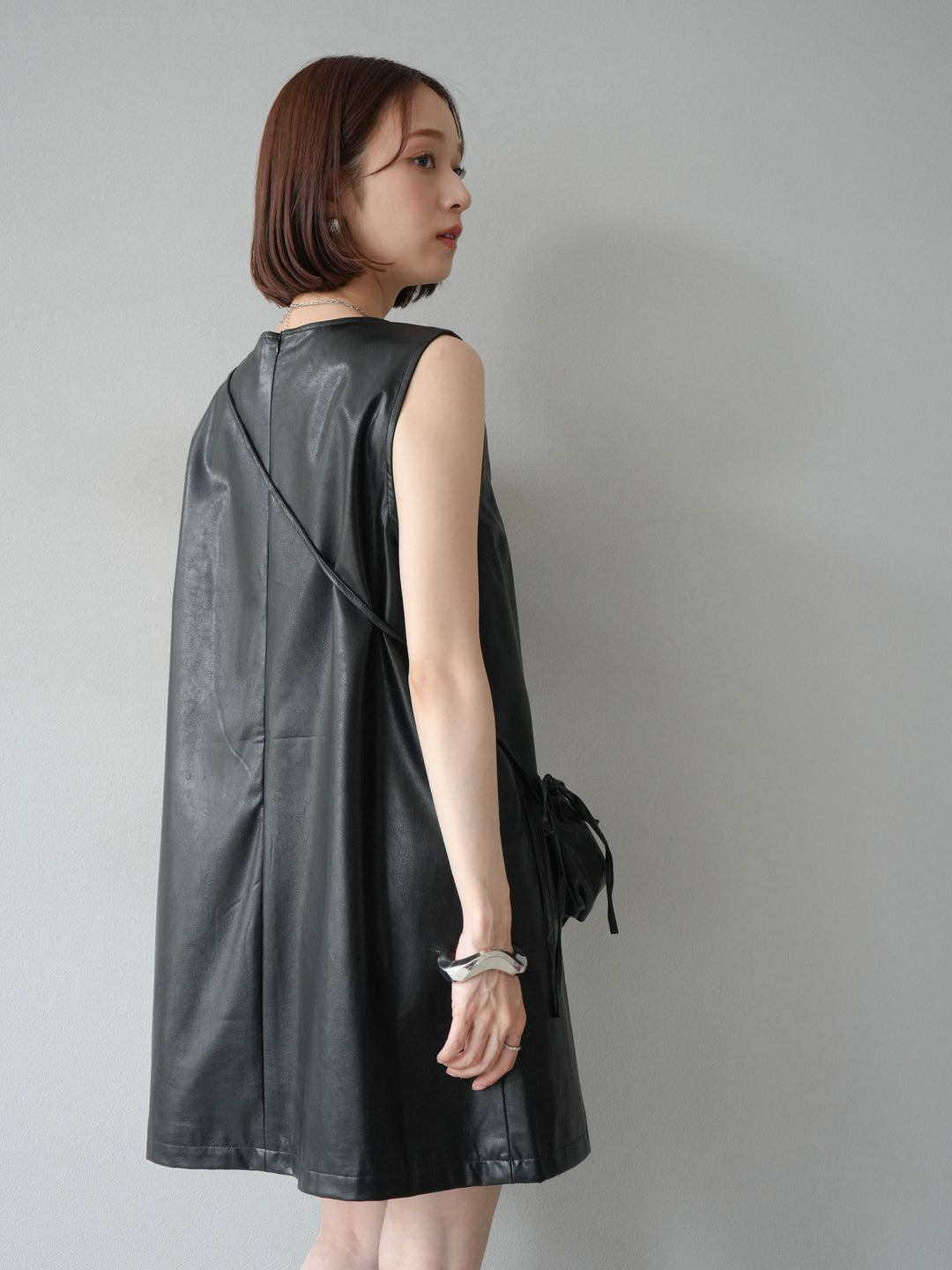 [予約]ショルダーポーチ付レザーミニワンピース/ブラック