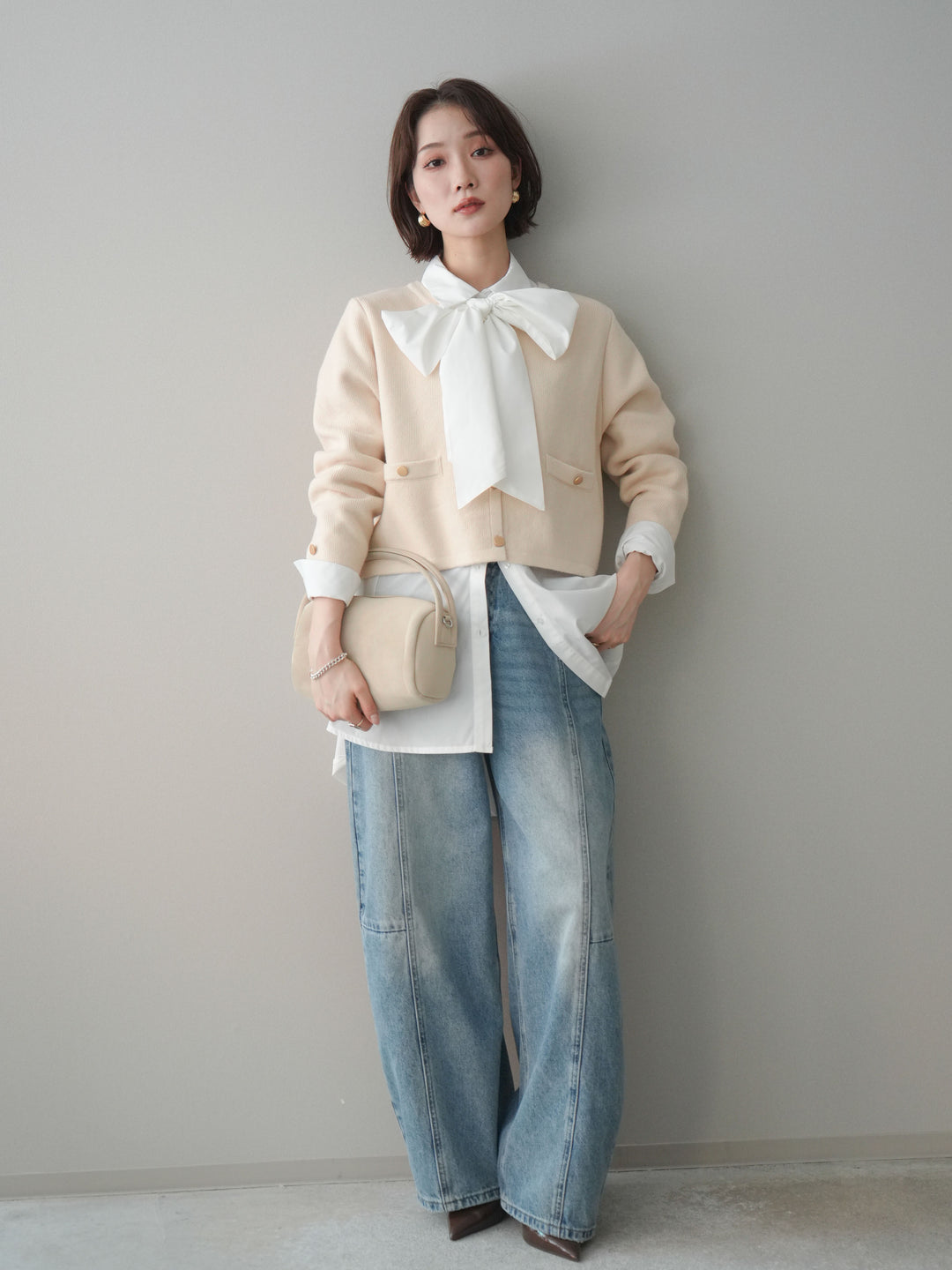 [SET]ゴールドボタンノーカラーニットジャケット+ボウタイ付オーバーシャツ+ガーメントウォッシュカーブデニムパンツ(3set)