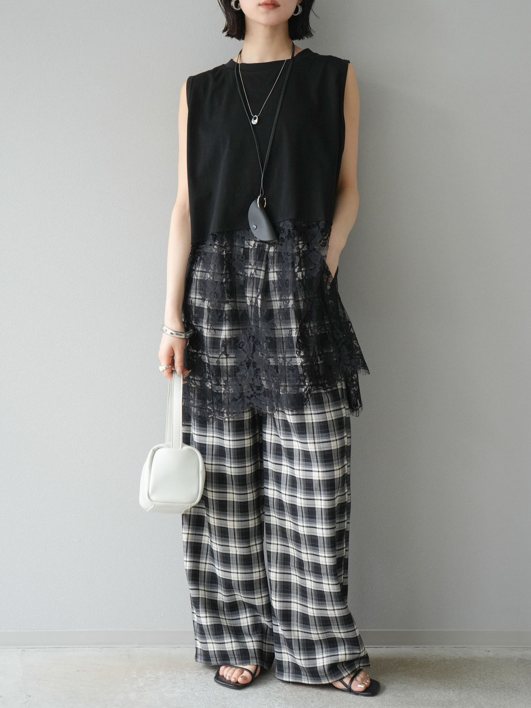 【預購】蕾絲層疊格紋寬褲/黑