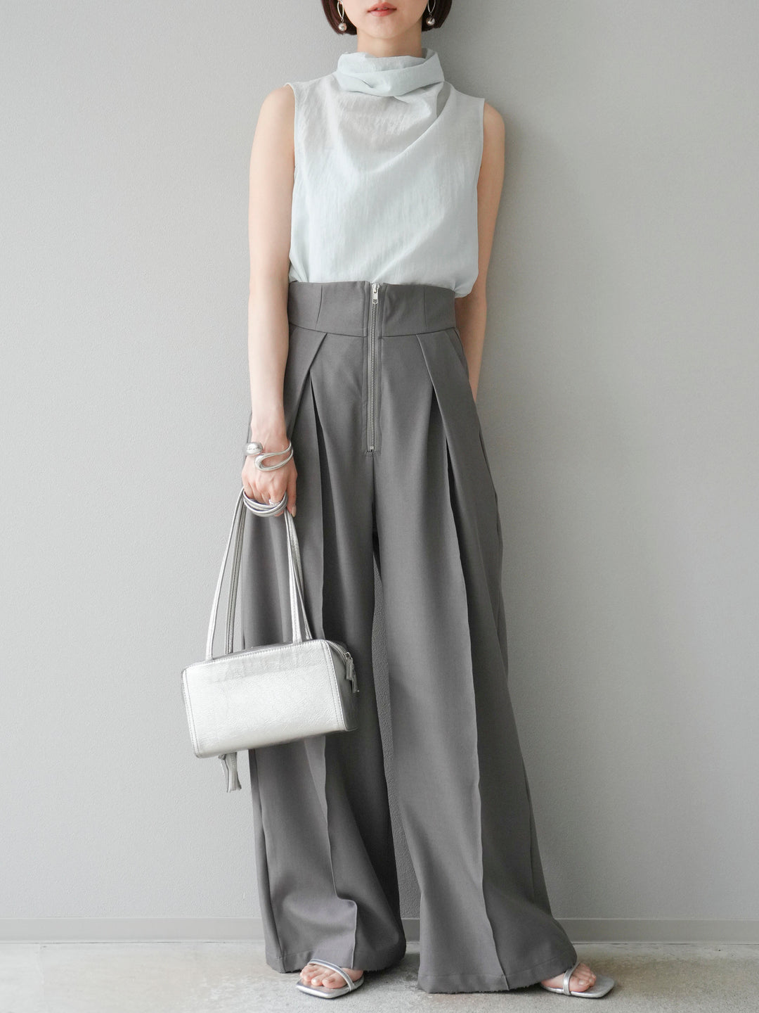 [SET] 後繫帶無袖上衣 + 拉鍊褶襉寬褲 (2 套)