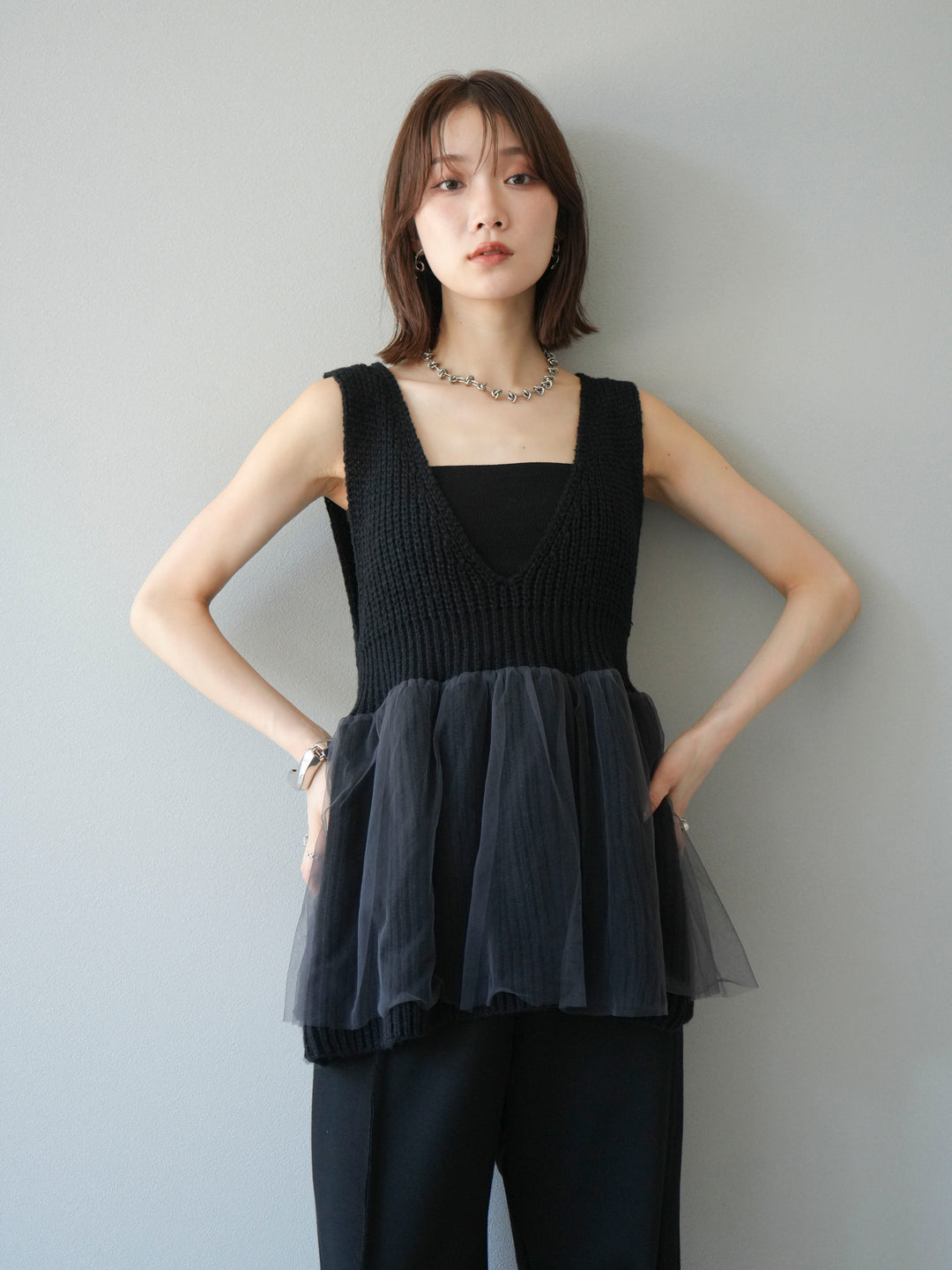 [予約]チュールレイヤードペプラムニットベスト/ブラック