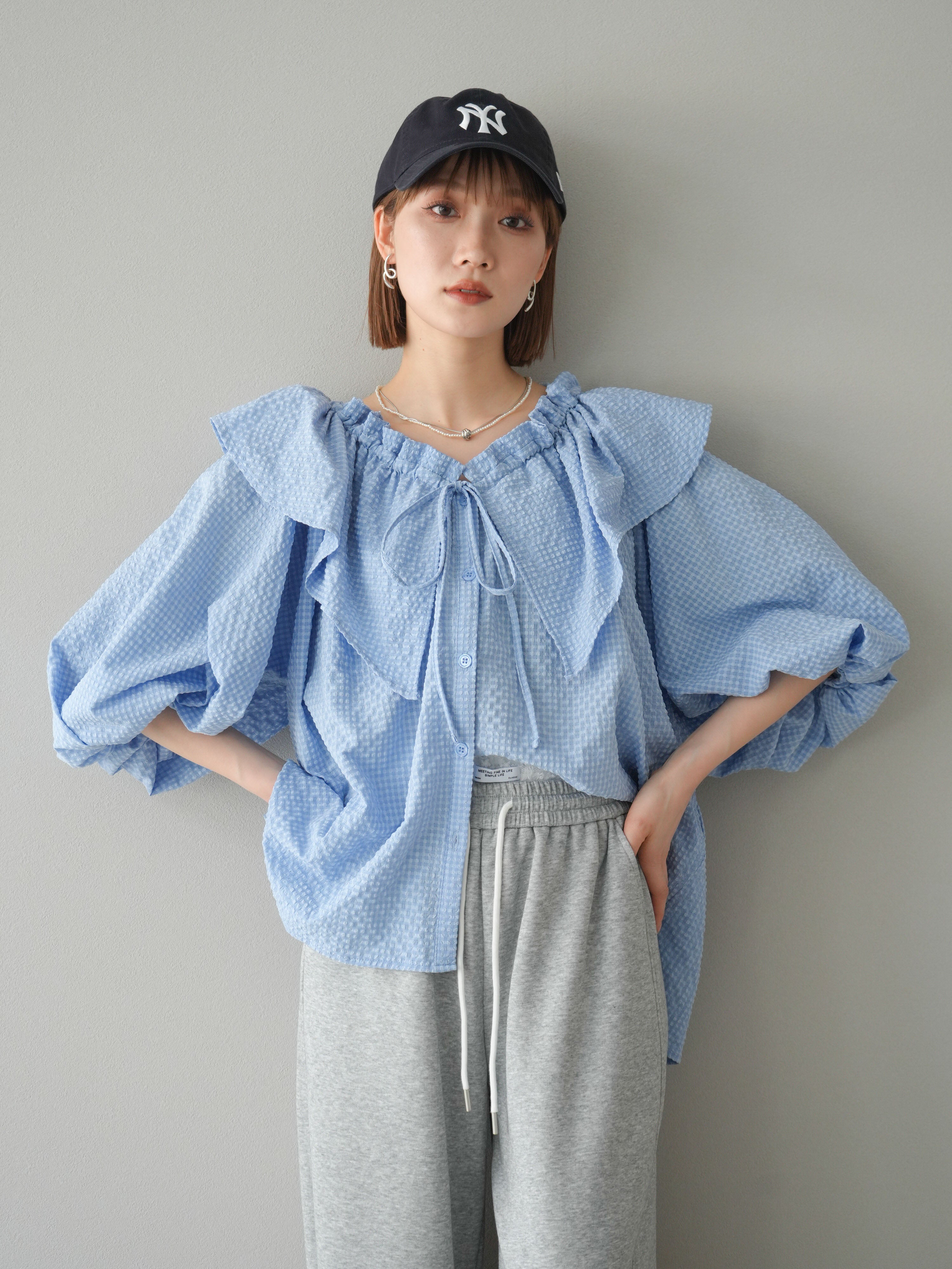 予約]ラッフルカラーブラウス/サックス – Lumier