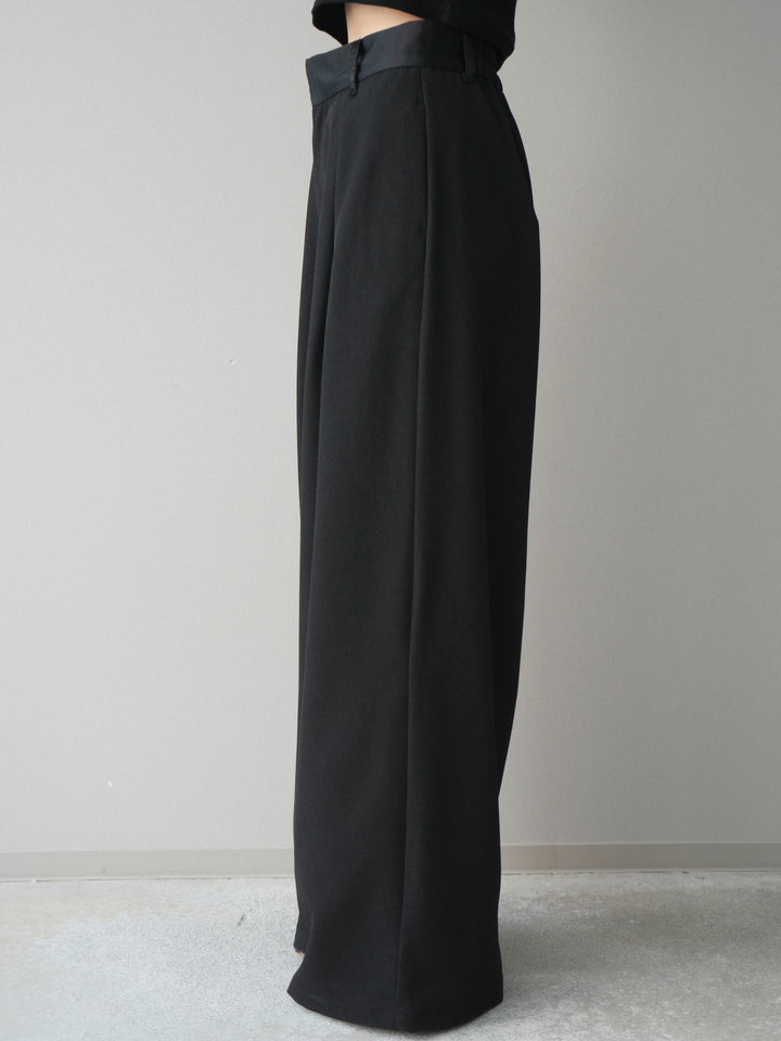 [予約]サテンベルトタックワイドパンツ/black