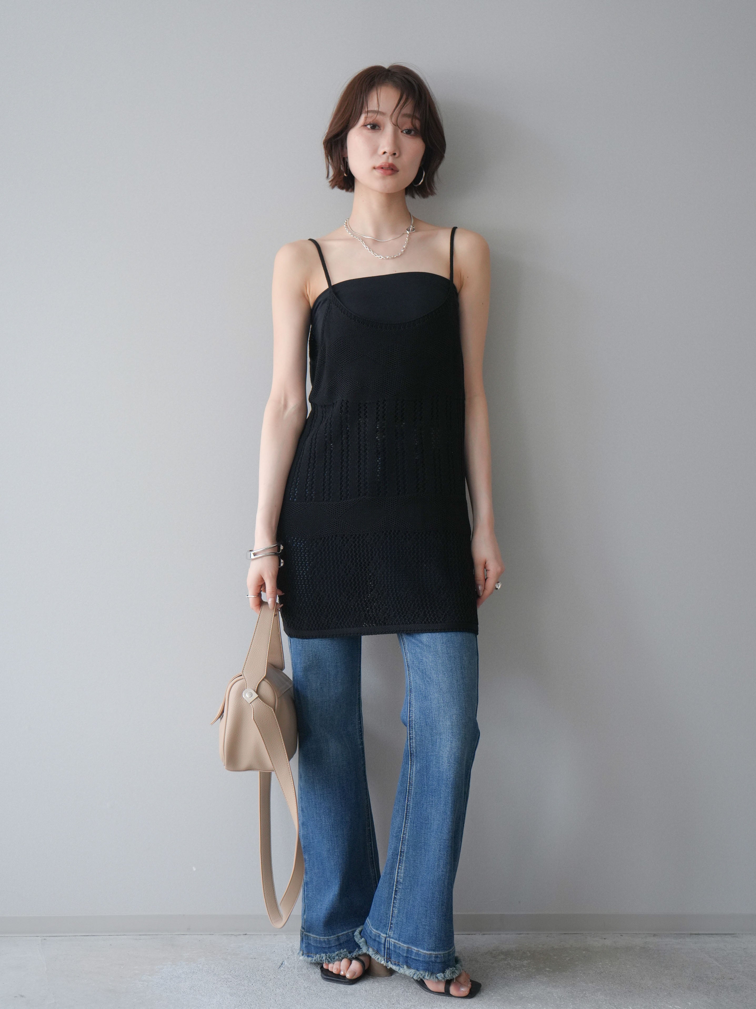 purニットキャミソール 予約]ランダム透かし編みニットキャミソール/black – Lumier