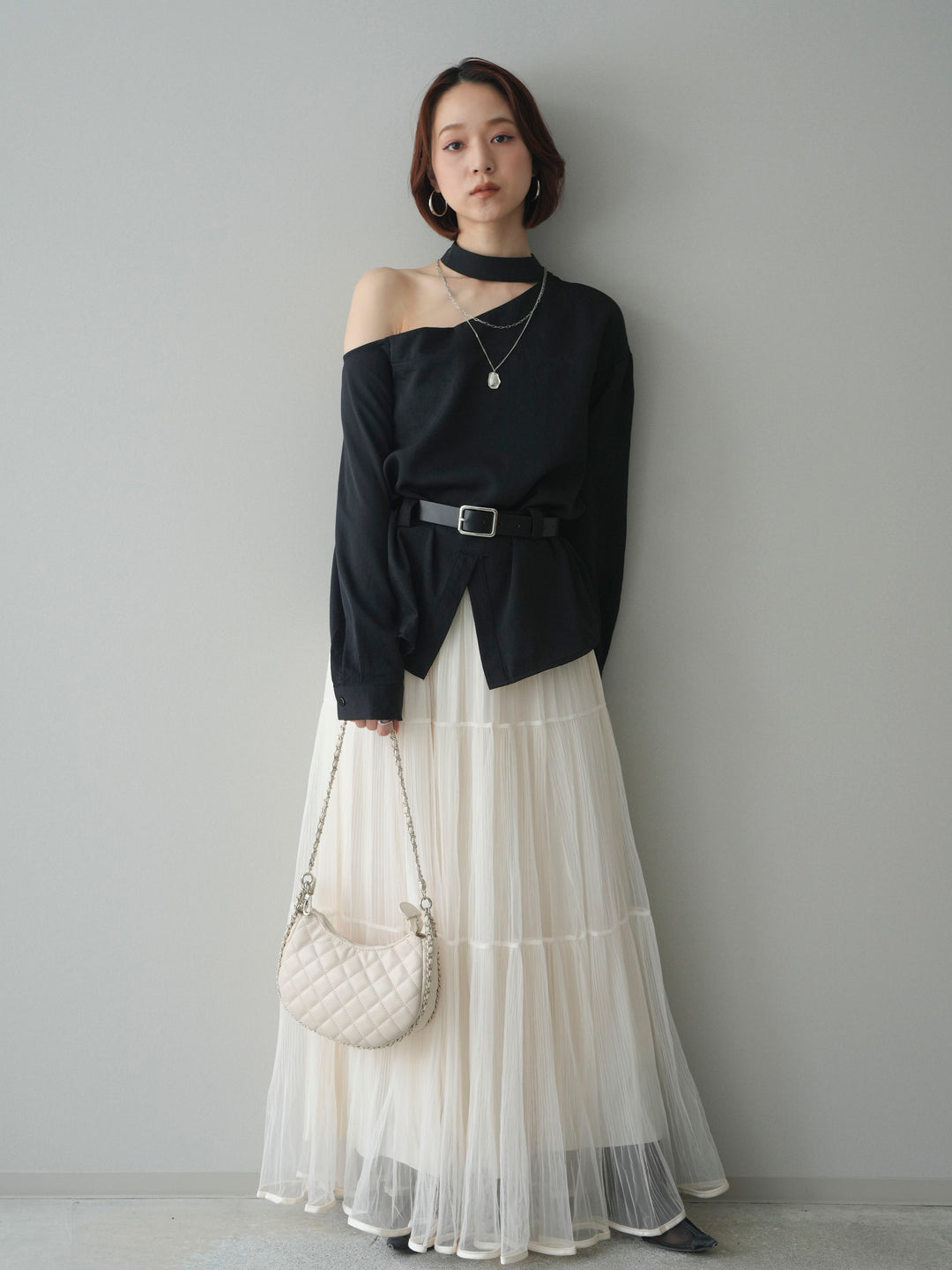 [SET]ベルト付ワンショルダースリットブラウス+ラメプリーツレイヤードチュールロングスカート(2set)